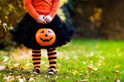 What the color of a trick-or-treater's Halloween bucket actually means